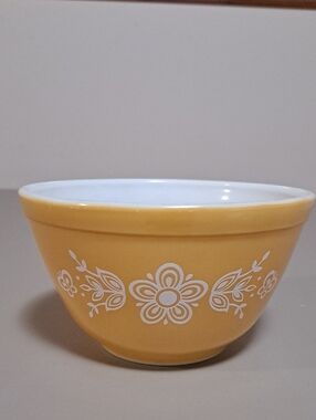 Pyrex Vintage 401 Butterfly Gold 1 1/2 Pint Mixing Serving Bowl